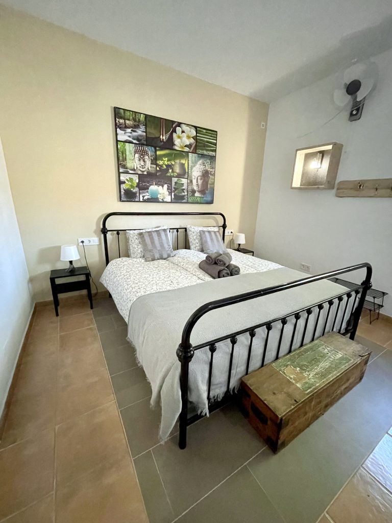 Bed and wall artwork in Señorita