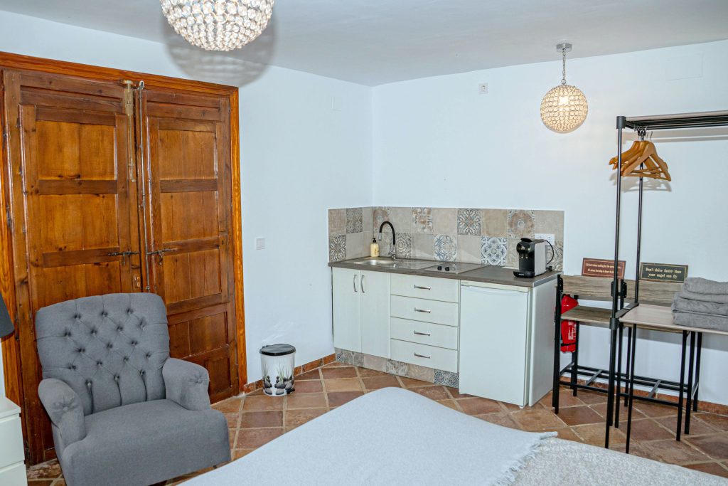 Kitchen and dining area in Studio Cigarillo